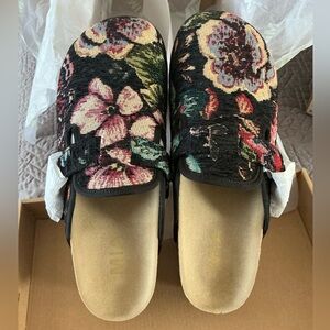 **NIB** MIA | Qwest | Black Floral Tapestry Mule | Women's | Size 8.5